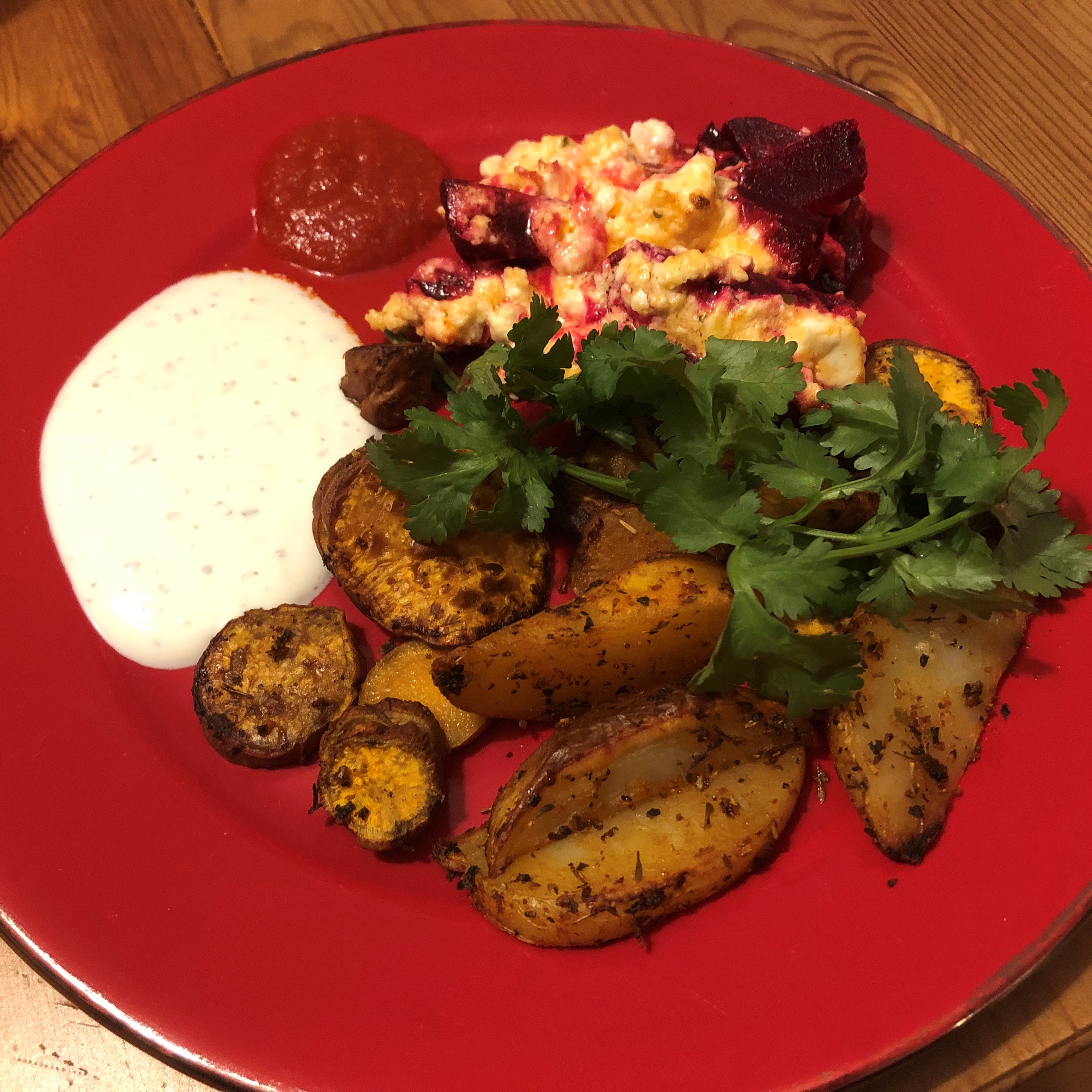 Randen-Feta-Auflauf mit Ofengemüse